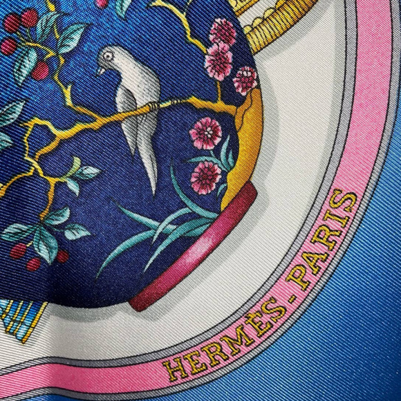 Hermes  “Qu' Importe Le Flacon” 100% Silk Scarf 90cm Square NWT/BOX - Picture 11 of 16